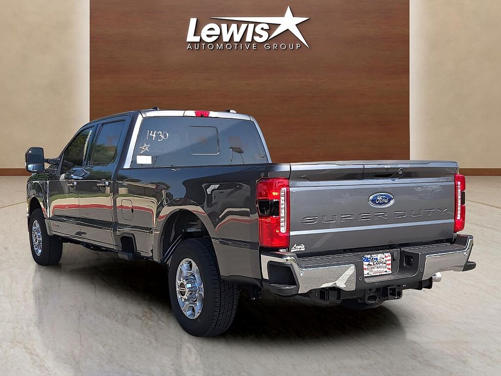 New 2026 Ford F-250SD XLT Truck Crew Cab