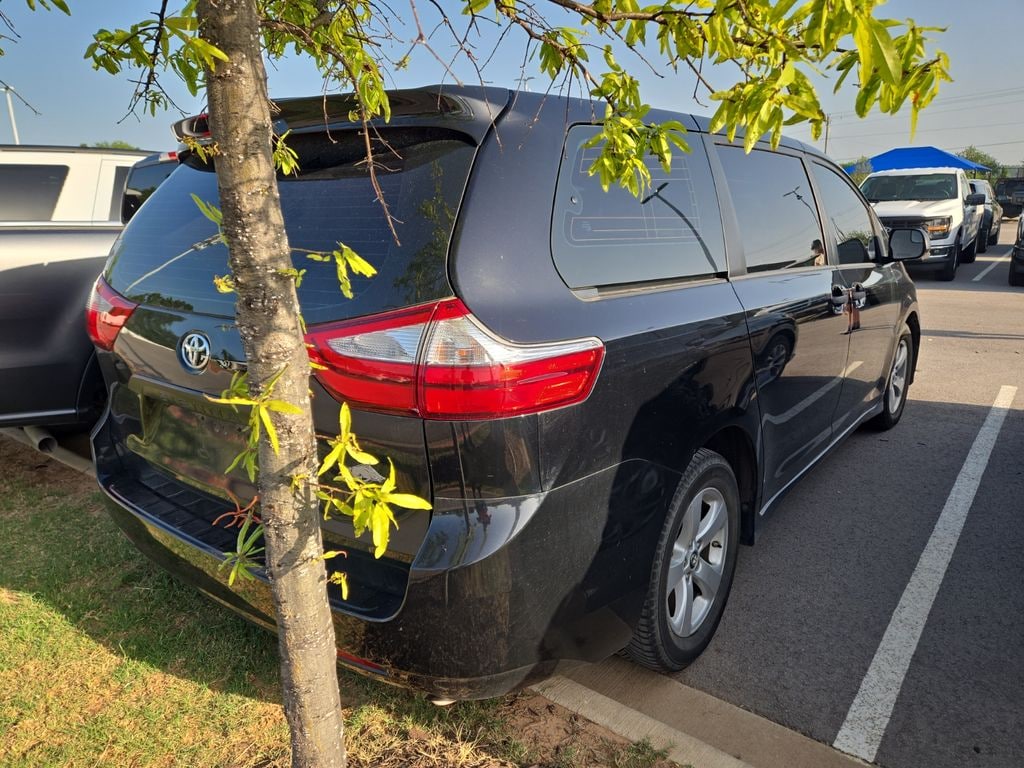 Used 2018 Toyota Sienna L Van Passenger Van