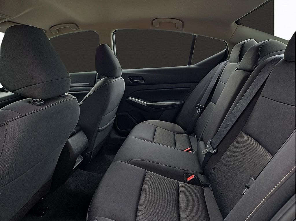2024 Nissan Altima SV - Photo 9