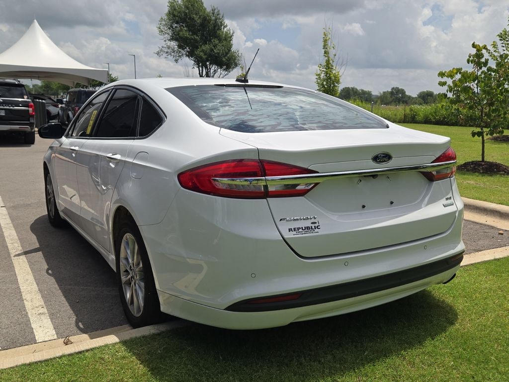 Used 2017 Ford Fusion SE Sedan