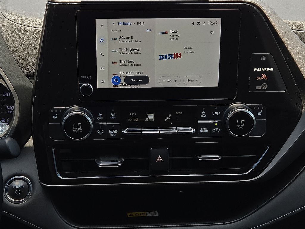 2023 Toyota Highlander XLE - Photo 13
