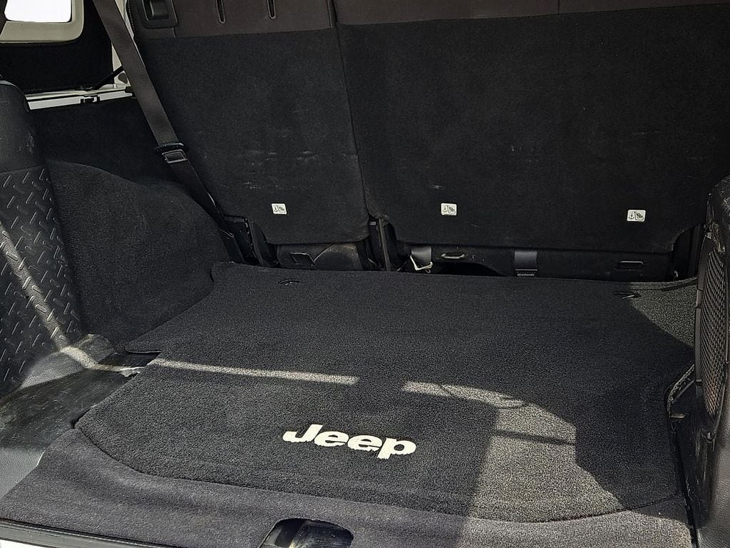 2013 Jeep Wrangler Unlimited Sahara - Photo 8