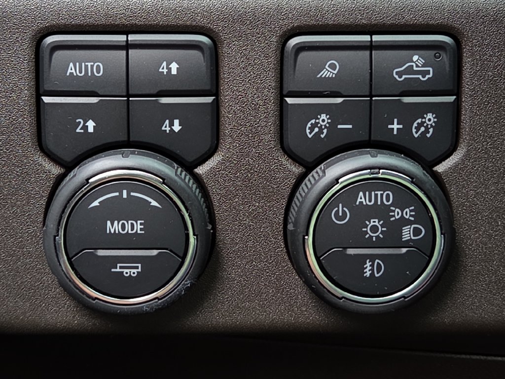 2023 Chevrolet Silverado 1500 LTZ - Photo 17