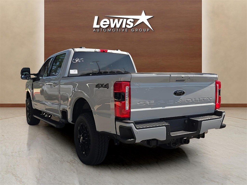 2025 Ford F-250 photo 3