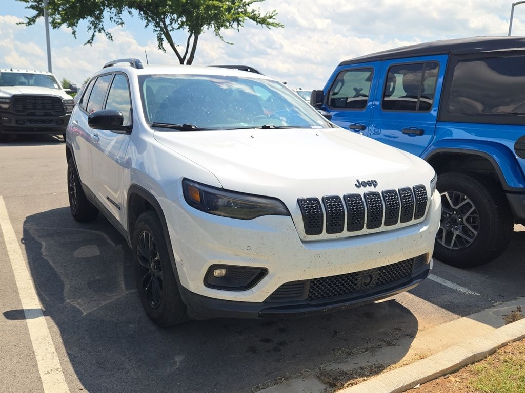 Used 2023 Jeep Cherokee Altitude SUV