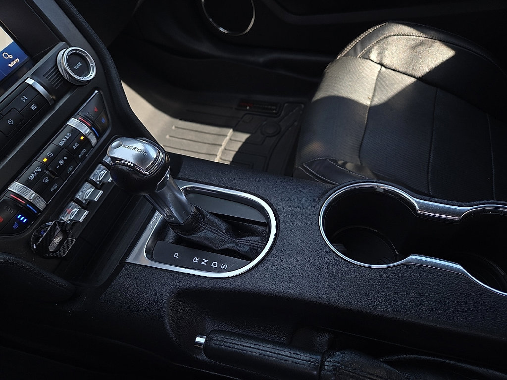 2020 Ford Mustang EcoBoost Premium - Photo 19