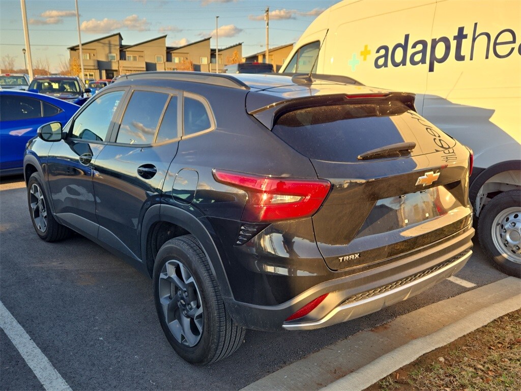 2024 Chevrolet Trax LT photo 2
