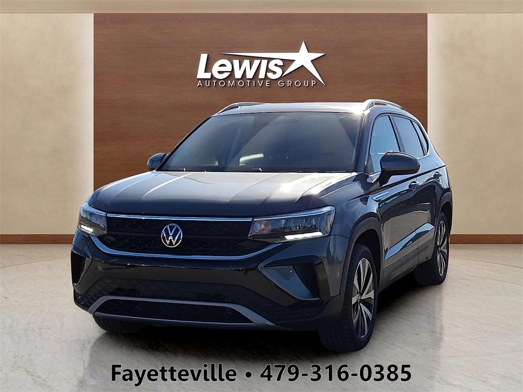 2024 Volkswagen Taos SE's photo