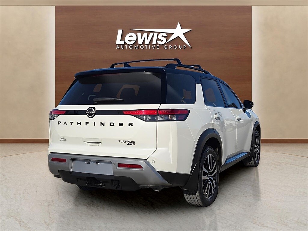 2024 Nissan Pathfinder Platinum photo 3