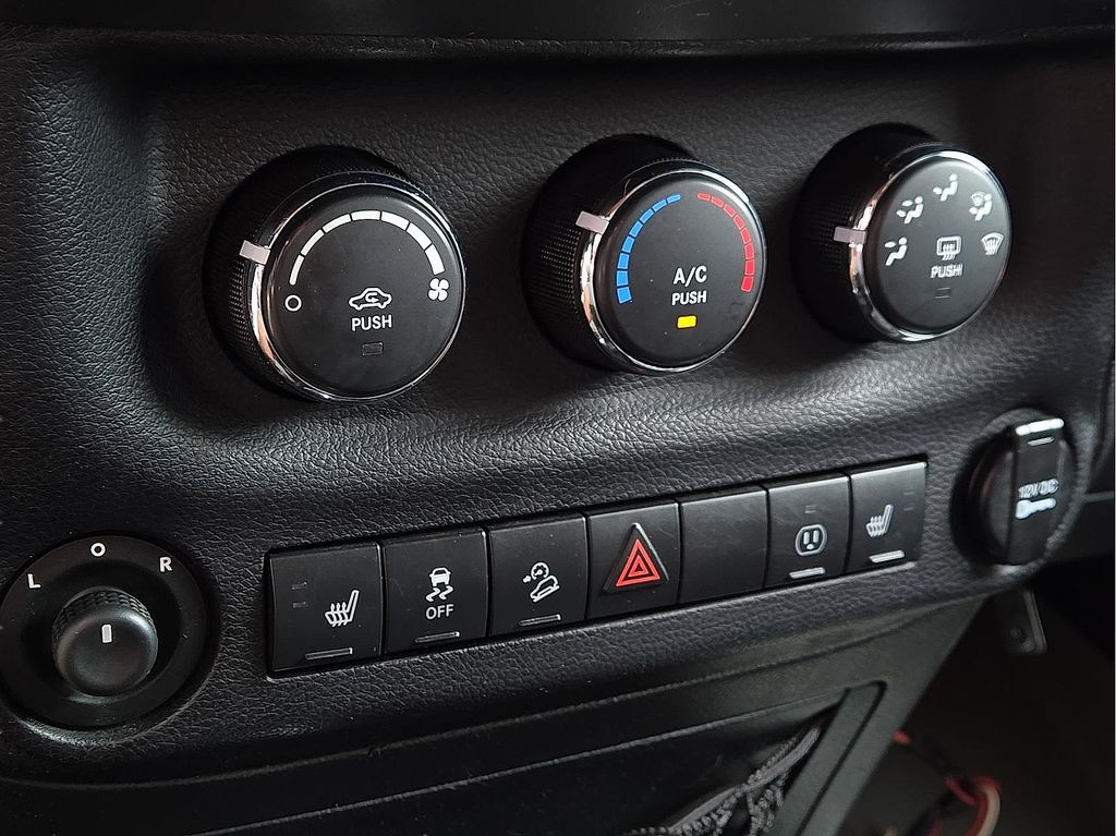 2013 Jeep Wrangler Unlimited Sahara - Photo 14