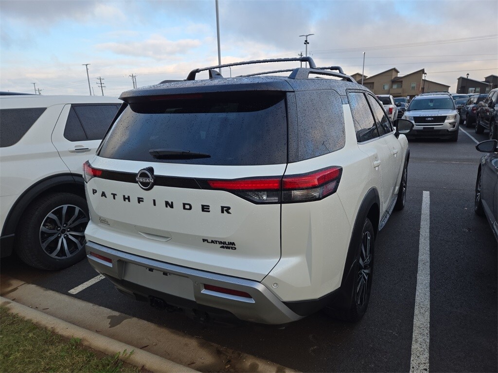 2024 Nissan Pathfinder Platinum photo 2