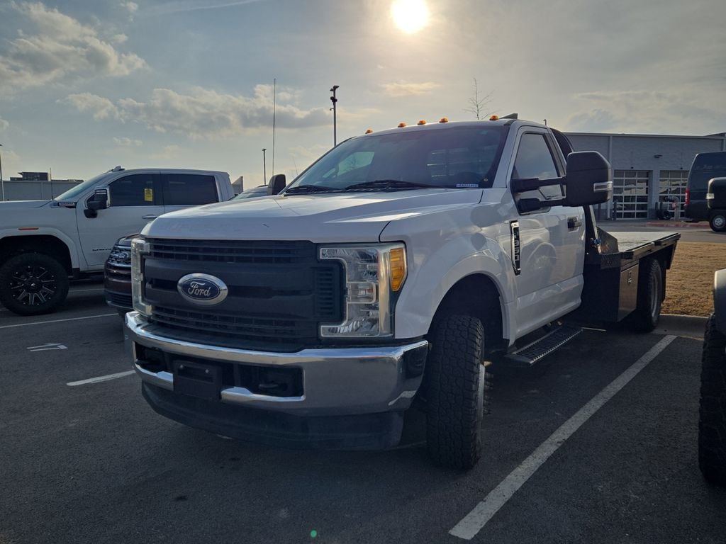 2017 Ford F-350 Super Duty Chassis Cab XL