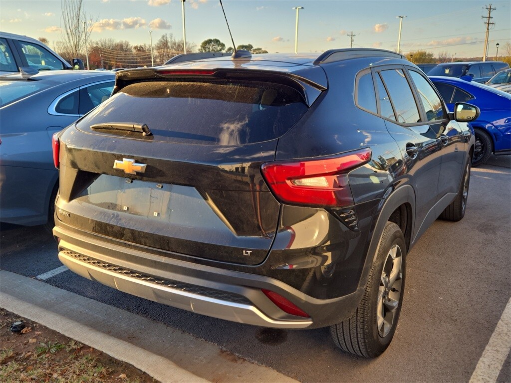 2024 Chevrolet Trax LT photo 3