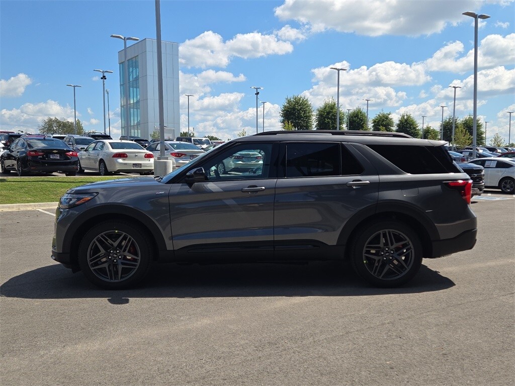 2025 Ford Explorer ST-Line photo 3