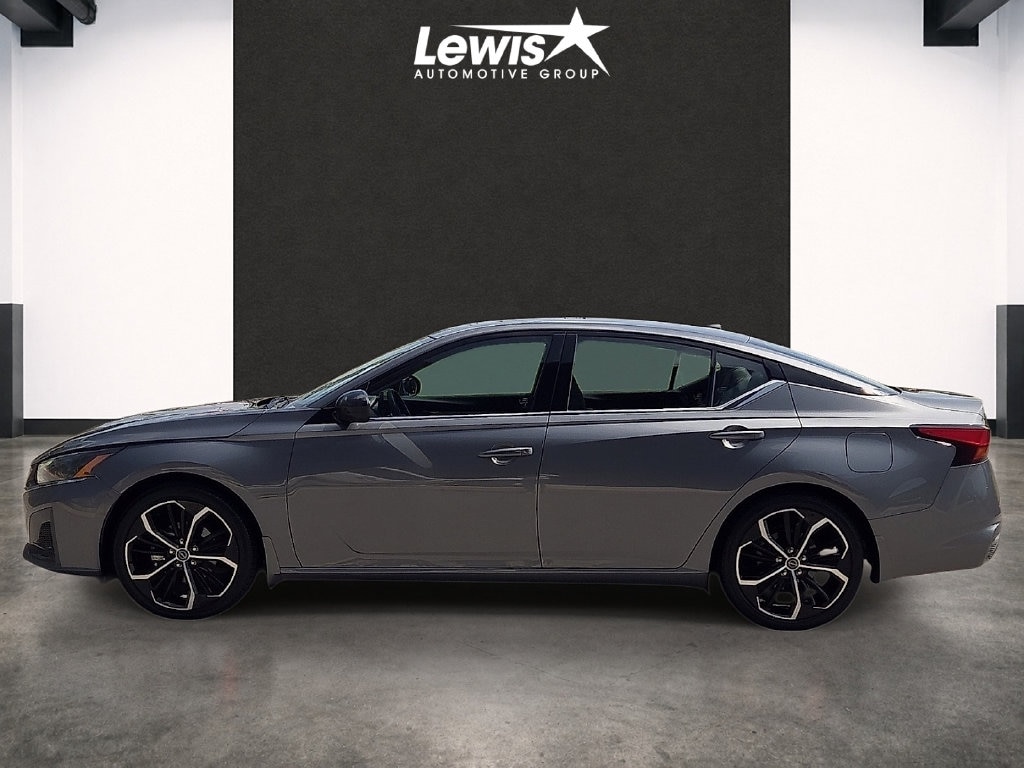 Used 2025 Nissan Altima 2.5 SR Sedan