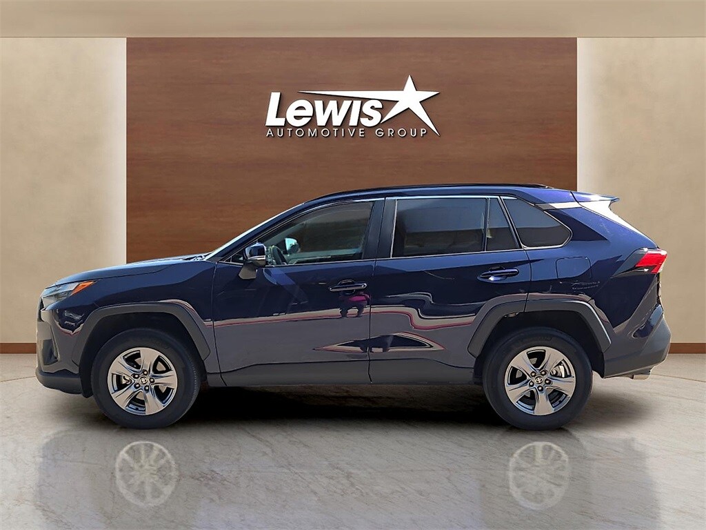2024 Toyota RAV4 XLE photo 2