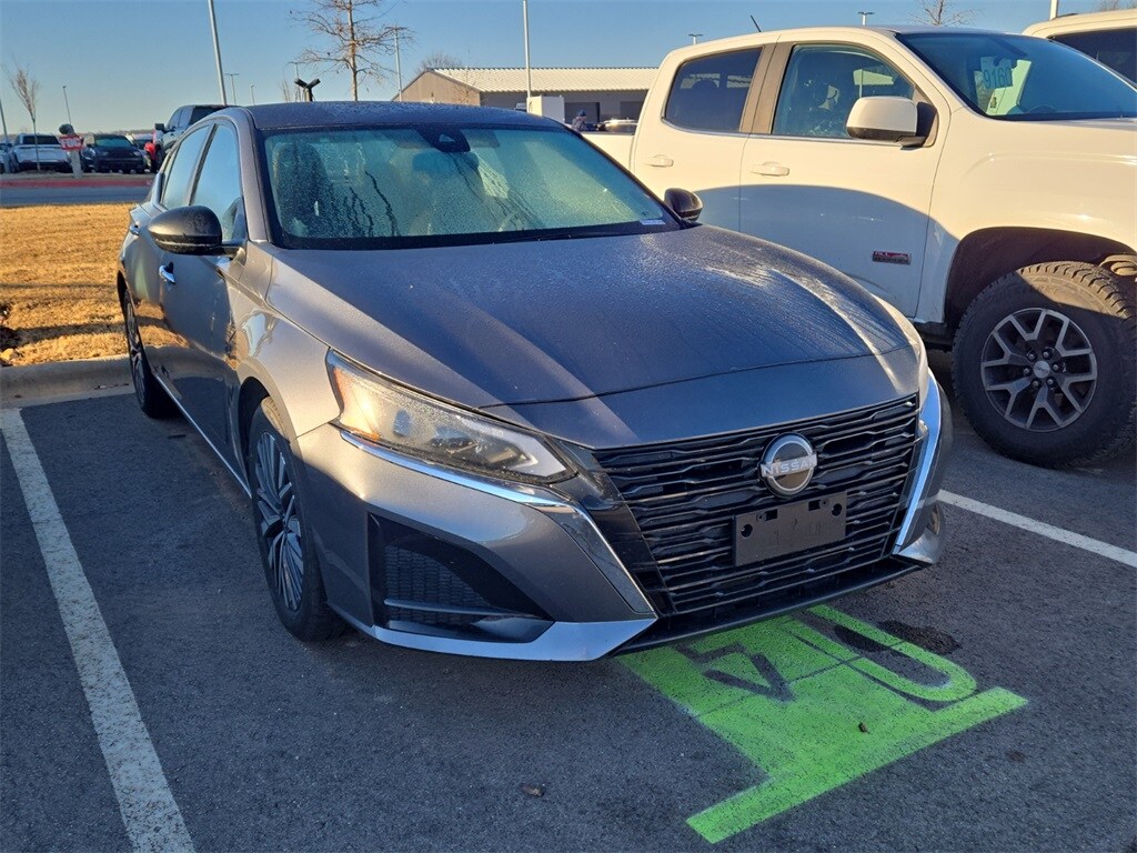 Used 2024 Nissan Altima 2.5 SV Sedan