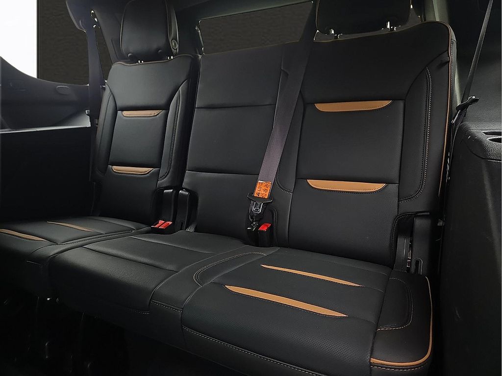 2024 GMC Yukon AT4 - Photo 9
