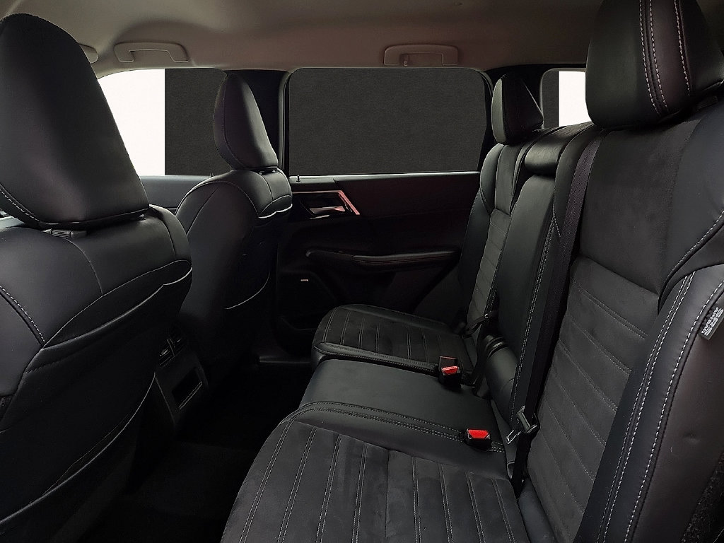 2025 Mitsubishi Outlander SE - Photo 9
