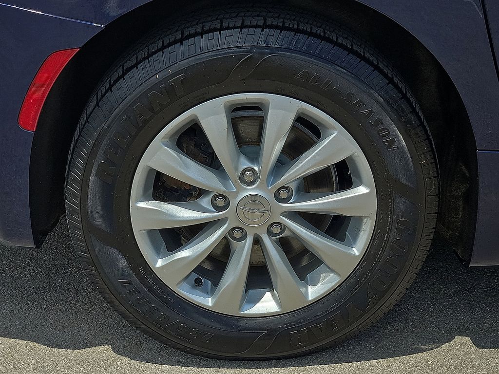 2018 Chrysler Pacifica Touring L - Photo 7