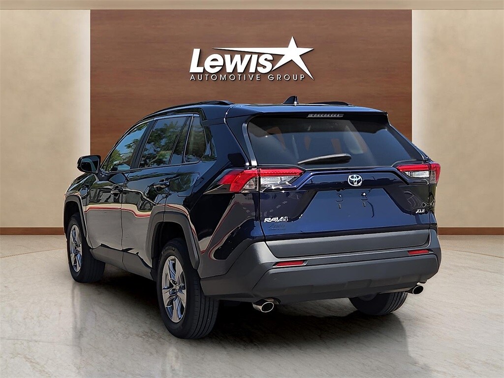 2024 Toyota RAV4 XLE photo 3