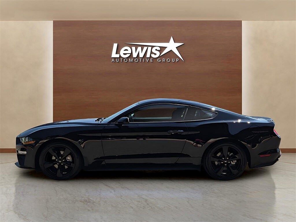 2022 Ford Mustang EcoBoost photo 2