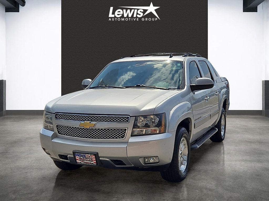 2013 Chevrolet Avalanche 4WD Avalanche LT's photo