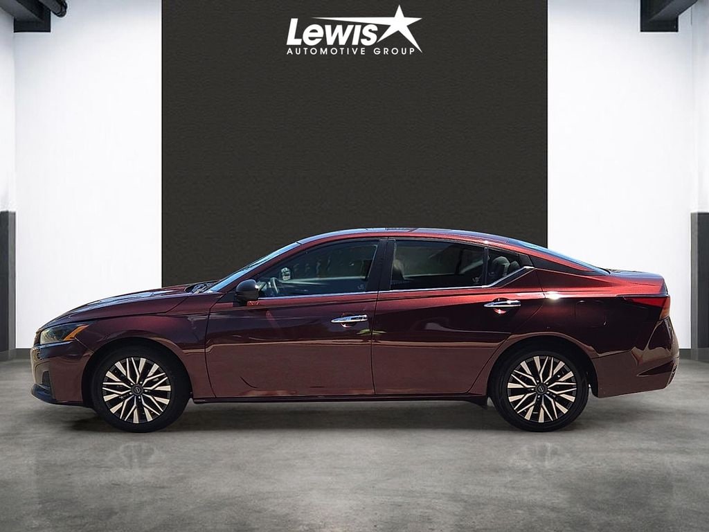 Used 2024 Nissan Altima 2.5 SV Sedan