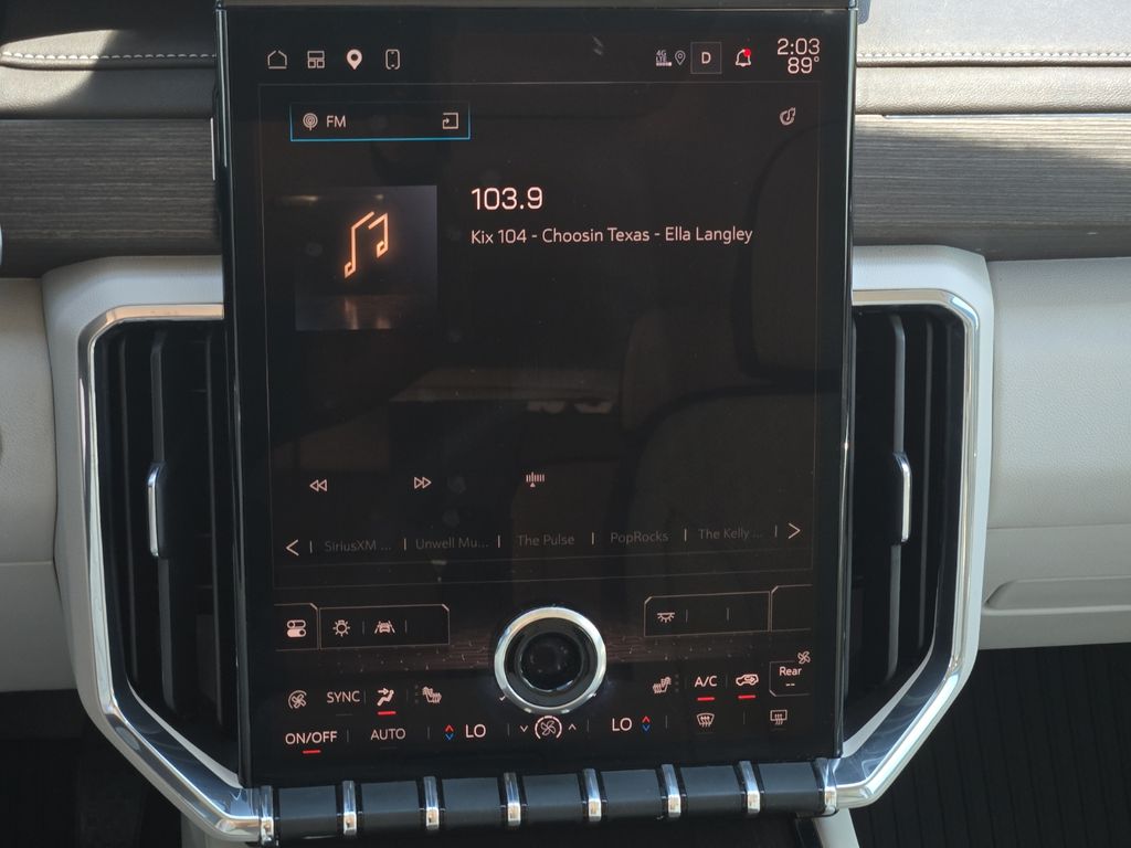 2024 GMC Acadia Denali - Photo 13