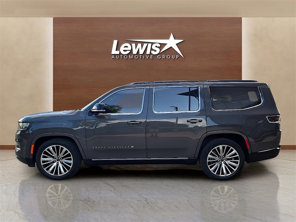 2023 Jeep Grand Wagoneer III photo 2