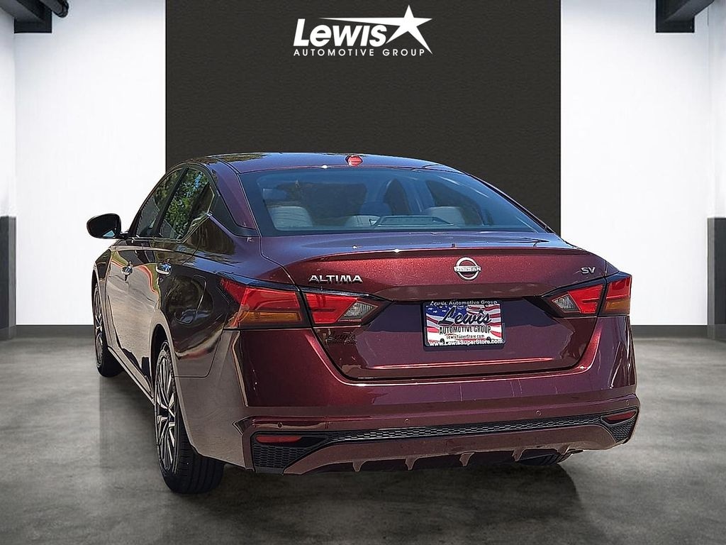 Used 2024 Nissan Altima 2.5 SV Sedan