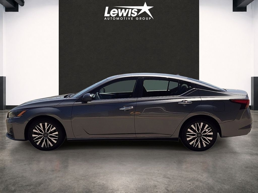 Used 2025 Nissan Altima 2.5 SV Sedan