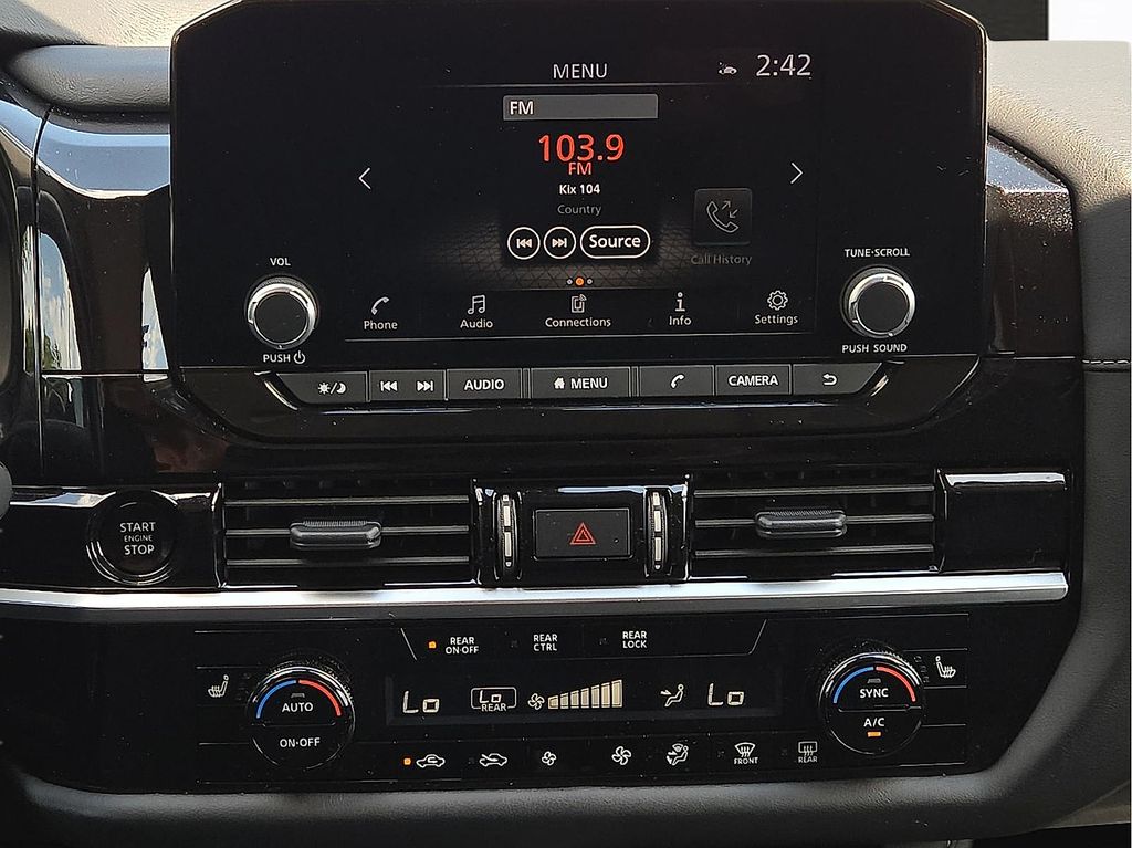 2025 Nissan Pathfinder SV - Photo 13