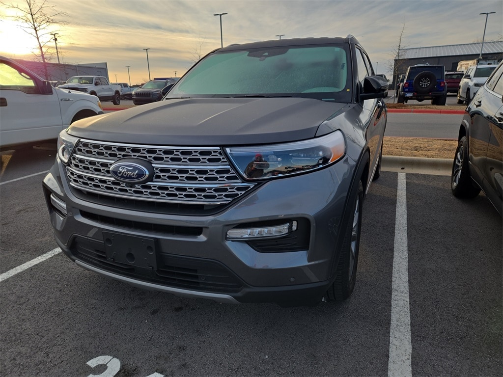 2022 Ford Explorer Limited's photo