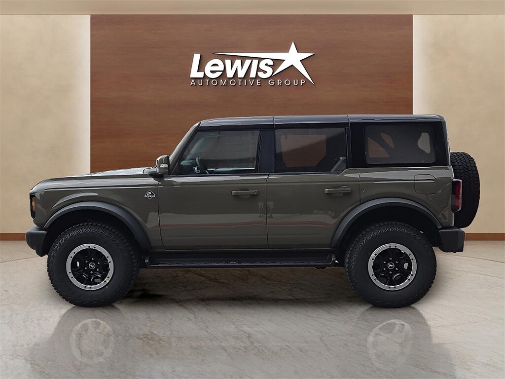 2025 Ford Bronco Outer Banks photo 3