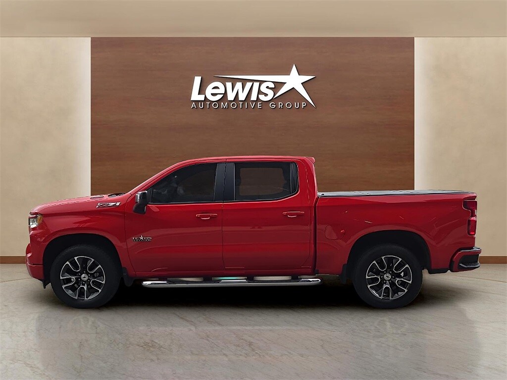 2022 Chevrolet Silverado RST photo 2
