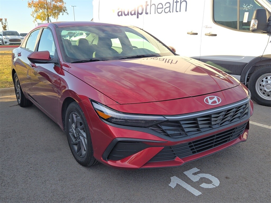 2024 Hyundai Elantra SEL photo 4