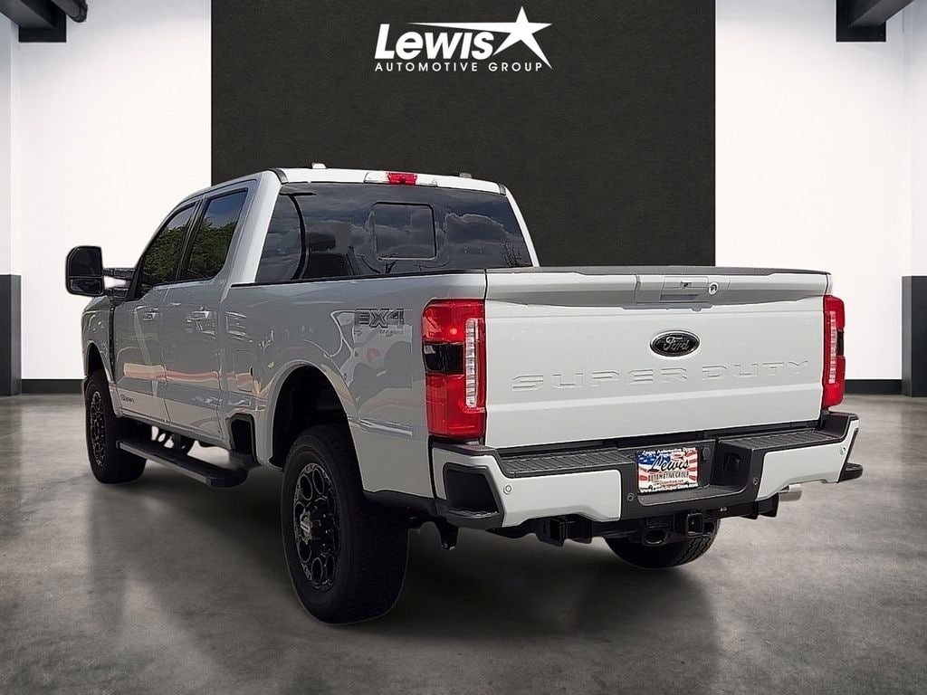 New 2026 Ford F-250SD Lariat Truck Crew Cab