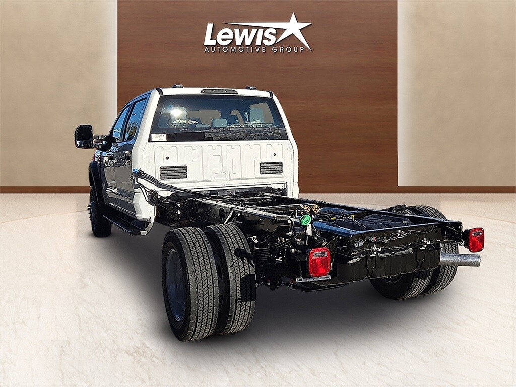 2026 Ford F-550 photo 2