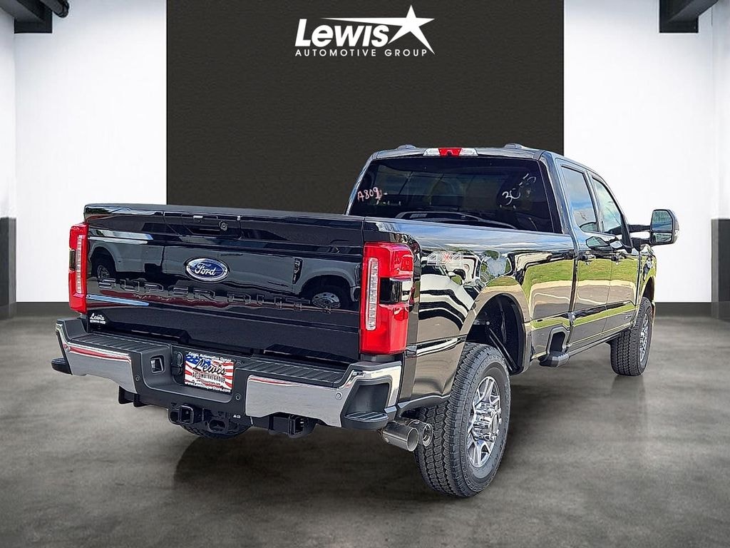 New 2026 Ford F-350SD Lariat Truck Crew Cab