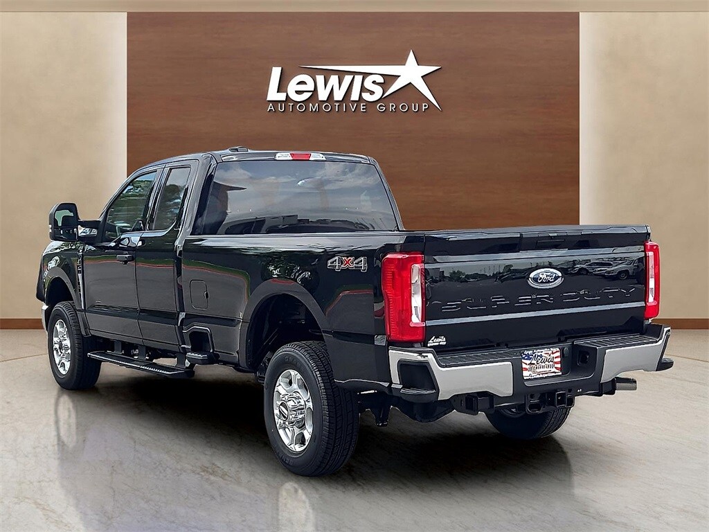 2025 Ford F-350 photo 4