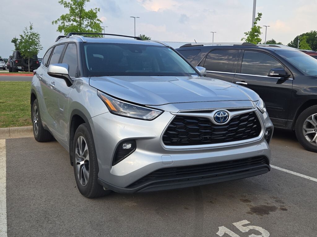 Used 2023 Toyota Highlander Hybrid XLE SUV