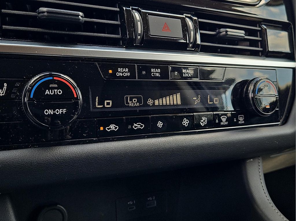 2025 Nissan Pathfinder SV - Photo 16