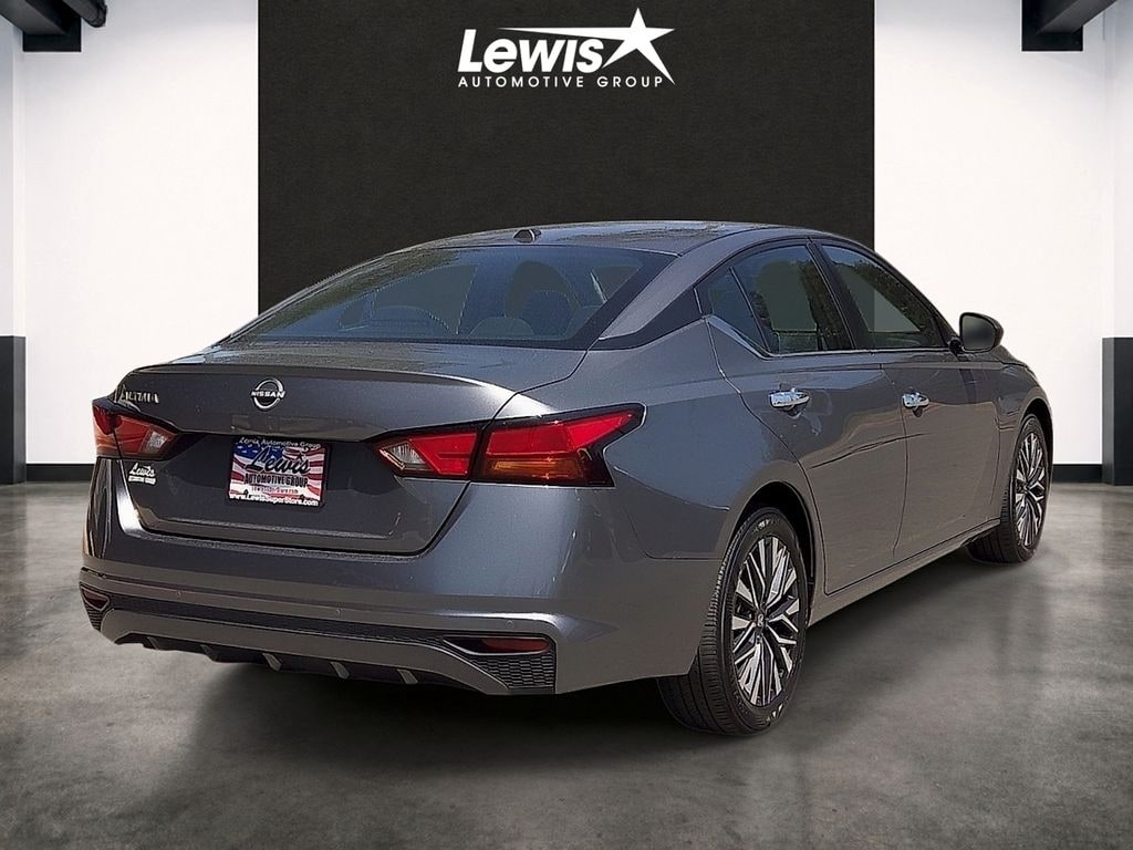 Used 2025 Nissan Altima 2.5 SV Sedan
