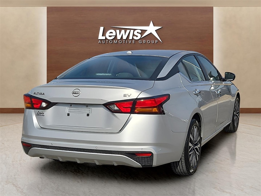Used 2024 Nissan Altima 2.5 SV Sedan