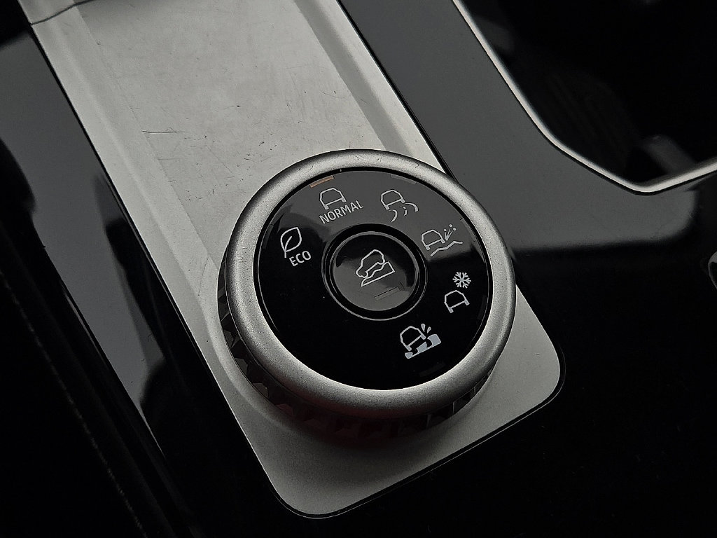 2025 Mitsubishi Outlander SE - Photo 14