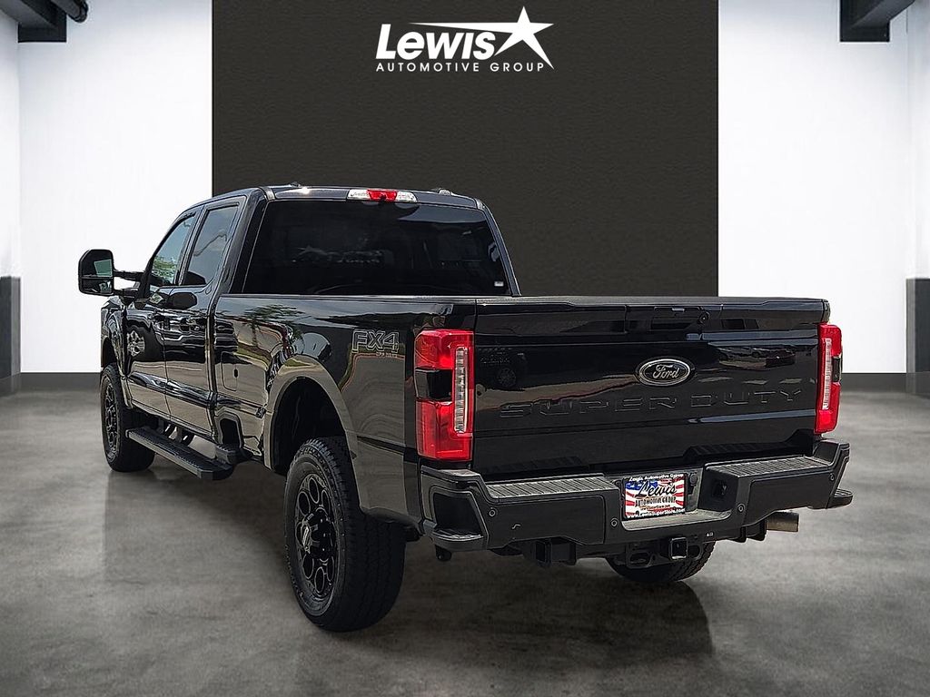 2026 Ford F-350 Super Duty XLT - Photo 3
