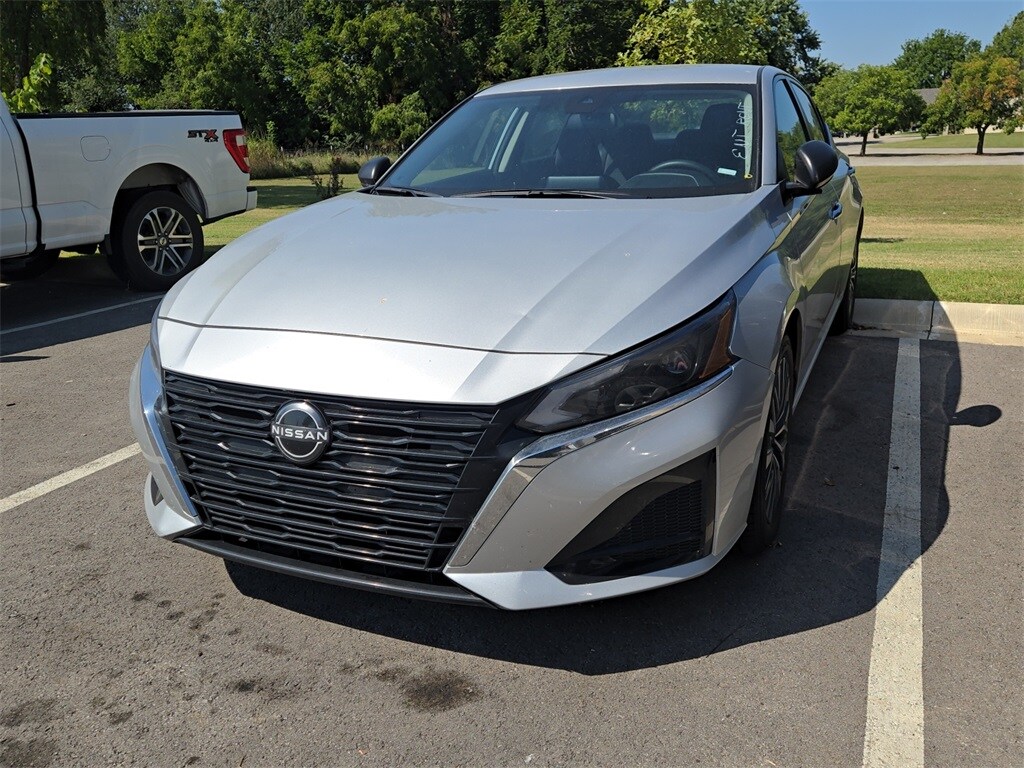 2024 Nissan Altima 2.5 SV photo 2