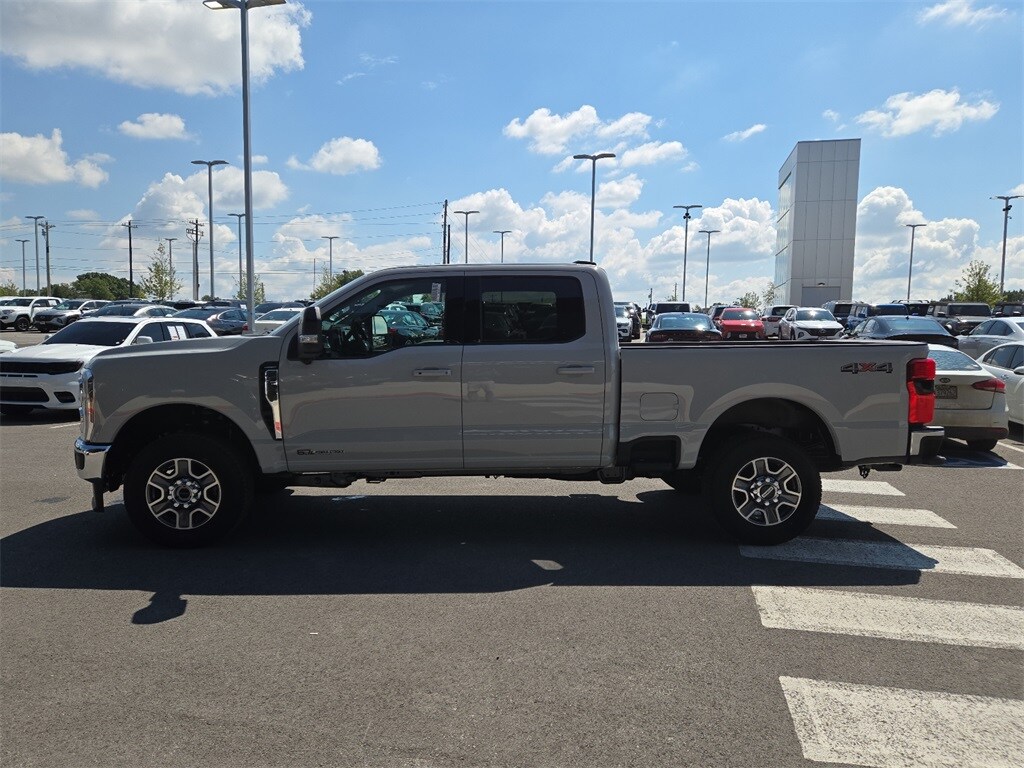 2026 Ford F-250 Lariat photo 2