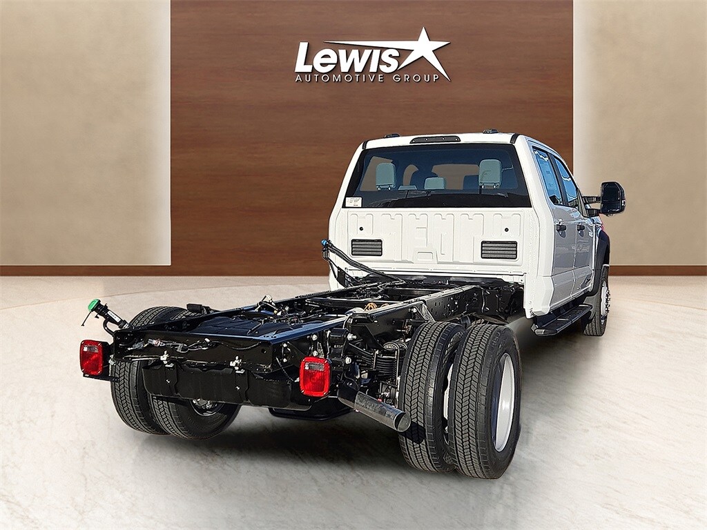 2026 Ford F-550 photo 3